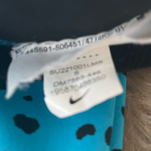 Rare Nike Pro Dri Fit Crop Mid Rise Printed Leggings - Picture 2 of 2